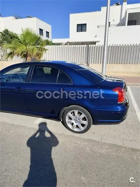 Usado Toyota Avensis Executive 147 CV (108 kW) 2004 Azul Berlina