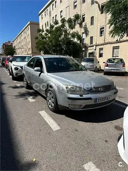 Usado Ford Mondeo Ambiente 115 CV (84 kW) 2006 Gris / plata Berlina