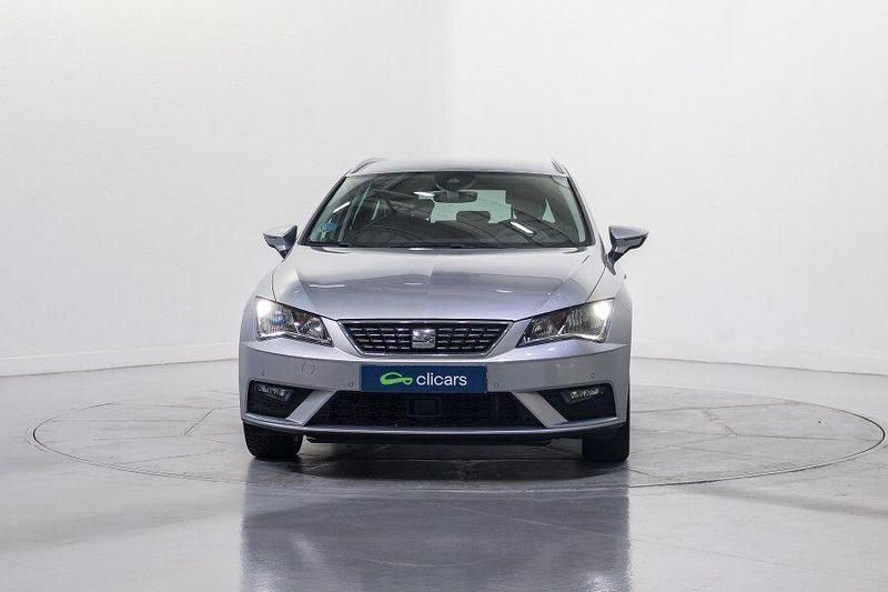 Usado Seat Leon XCELLENCE 130 CV (95 kW) 2020 Gris / plata Familiar
