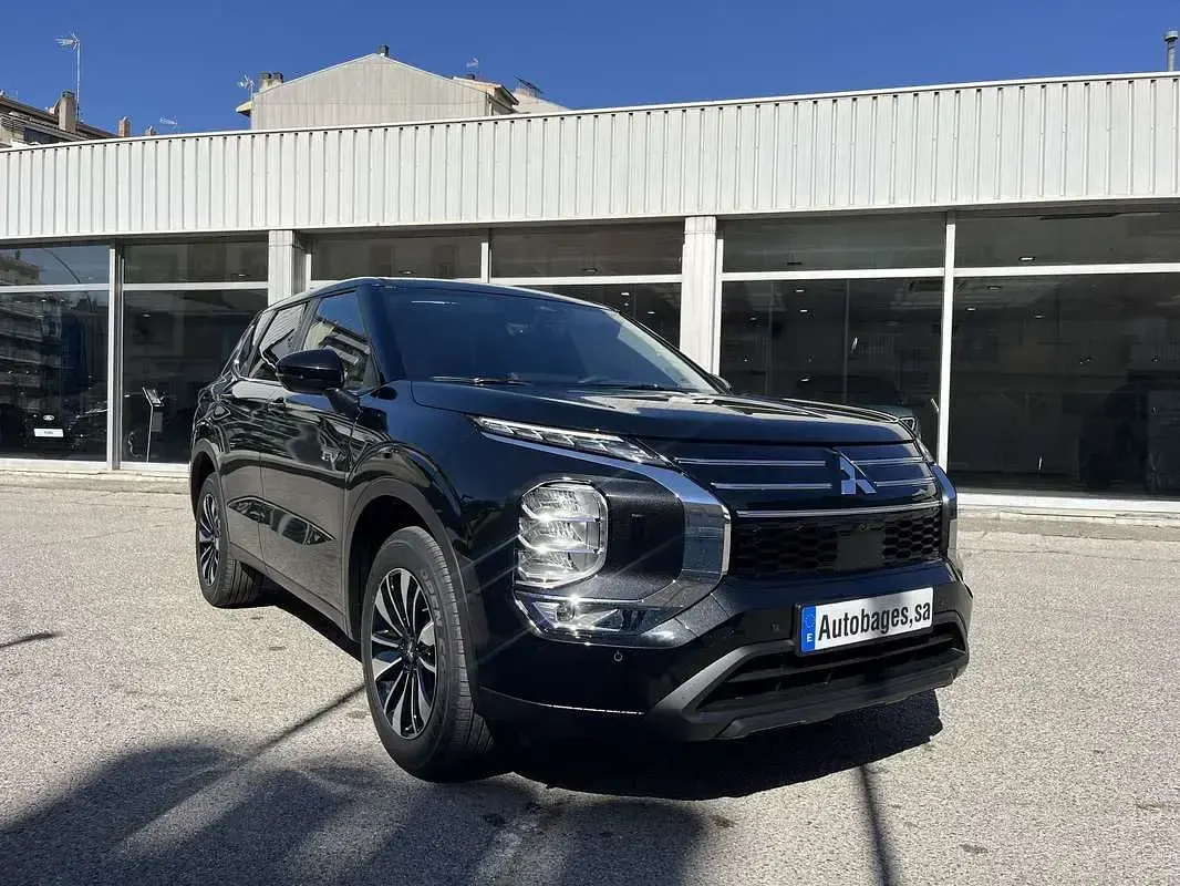 Usado Mitsubishi Outlander P-HEV Motion 306 CV (225 kW) 2025 Negro SUV