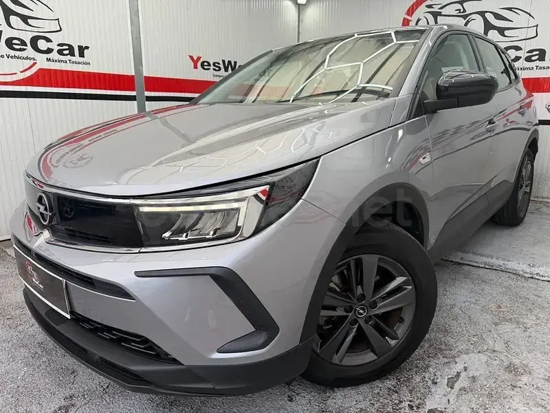 Usado Opel Grandland X Business Edition 131 CV (96 kW) 2023 Gris / plata SUV