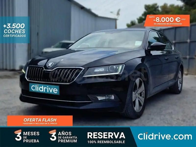 Usado Skoda Superb Style 150 CV (110 kW) 2018 Negro Berlina