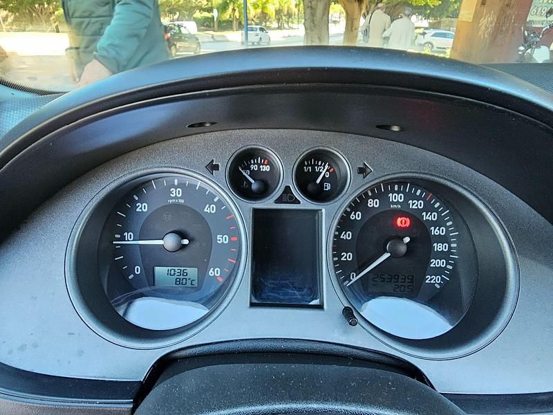 Usado Seat Ibiza Reference 100 CV (73 kW) 2007 Negro Utilitario