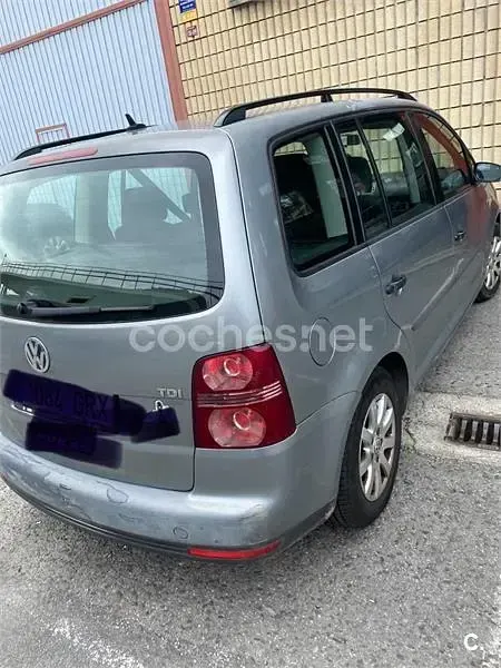 Usado VW Touran Advance 105 CV (77 kW) 2009 Gris / plata Monovolumen