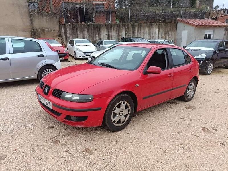 Usado Seat Leon 105 CV (77 kW) 2002 Rojo Utilitario