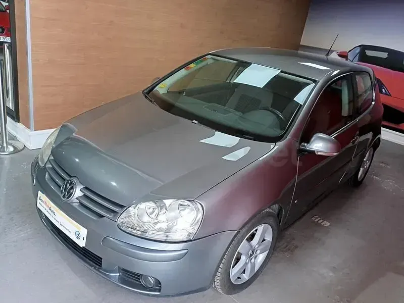 Usado VW Golf V Sportline 105 CV (77 kW) 2007 Gris / plata Berlina
