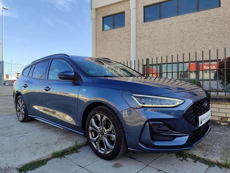 Usado Ford Focus ST-Line 120 CV (88 kW) 2022 Azul Familiar