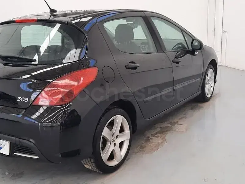 Usado Peugeot 308 110 CV (80 kW) 2008 Negro Berlina
