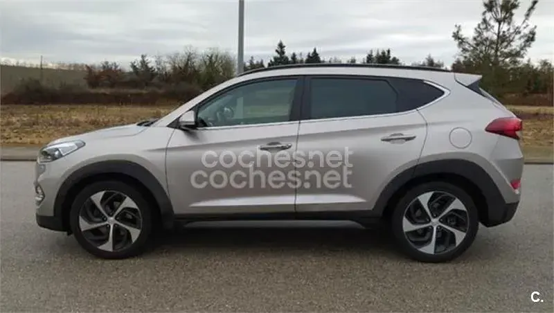 Usado Hyundai Tucson Style 176 CV (129 kW) 2016 Gris / plata SUV