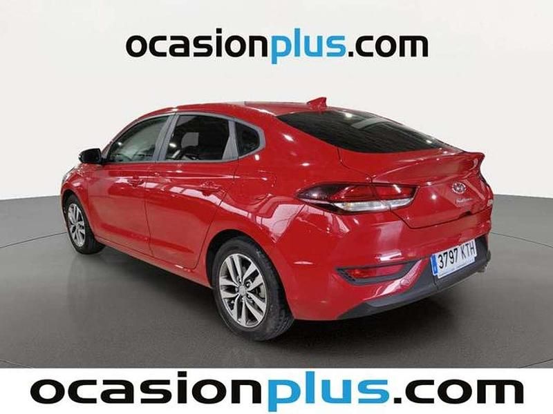 Usado Hyundai i30 120 CV (88 kW) 2019 Rojo Utilitario