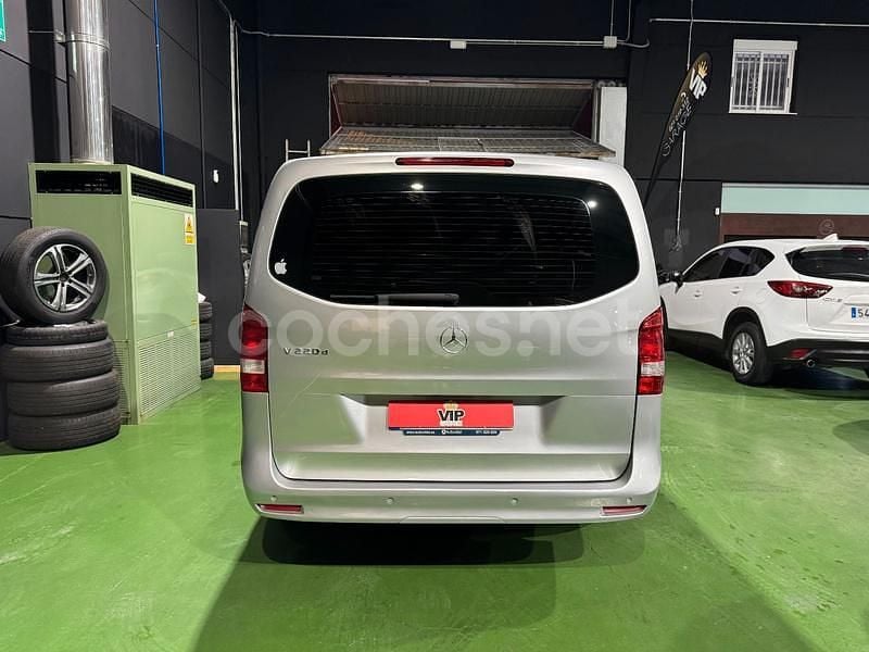 Usado Mercedes V220 Avantgarde 163 CV (119 kW) 2021 Gris / plata Monovolumen