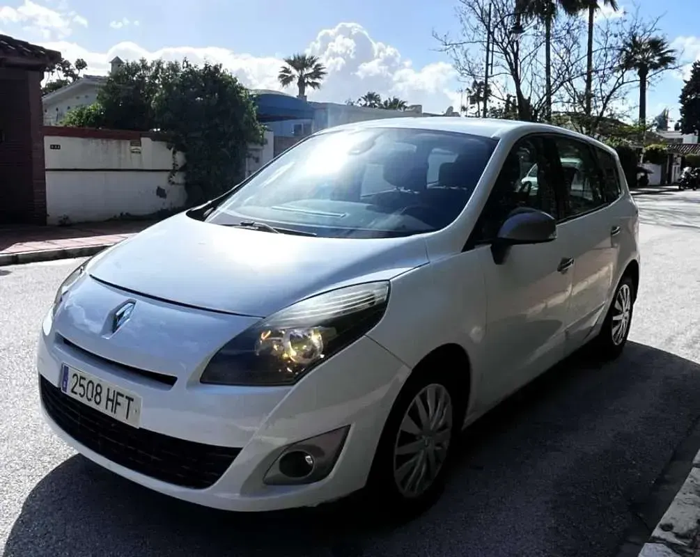 Usado Renault Scenic E-Tech Dynamique 110 CV (80 kW) 2011 Blanco Monovolumen