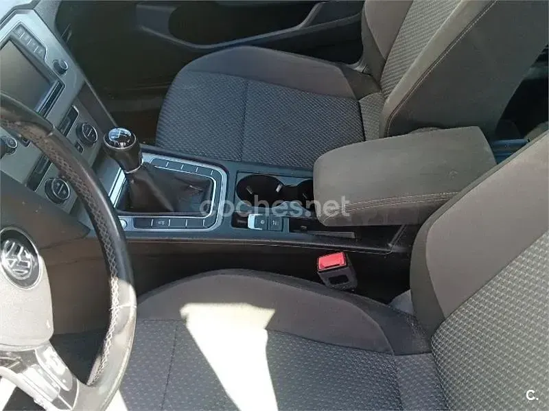 Usado VW Passat Advance 120 CV (88 kW) 2015 Gris / plata Berlina