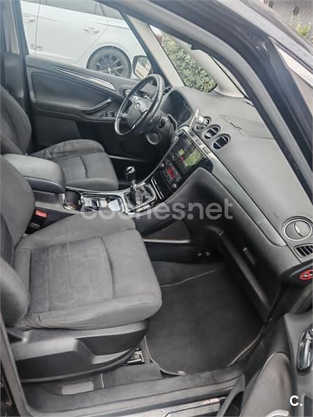 Begagnad Ford S-MAX Titanium 140 HK (102 kW) 2012 Svart Minibuss