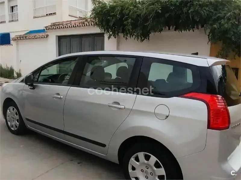 Usado Peugeot 5008 110 CV (80 kW) 2009 Gris / plata Monovolumen