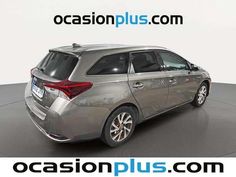 Usado Toyota Auris Touring Sports Active 136 CV (100 kW) 2017 Gris Familiar