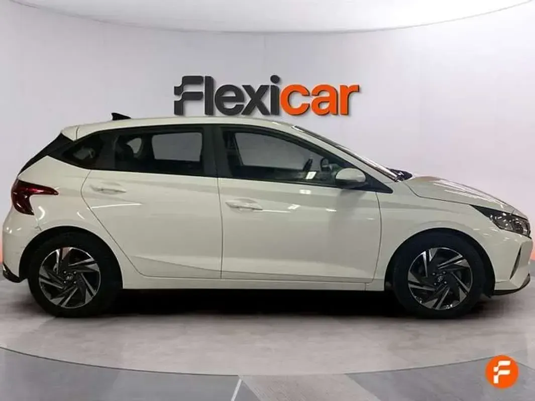 Usado Hyundai i20 101 CV (74 kW) 2022 Blanco Utilitario