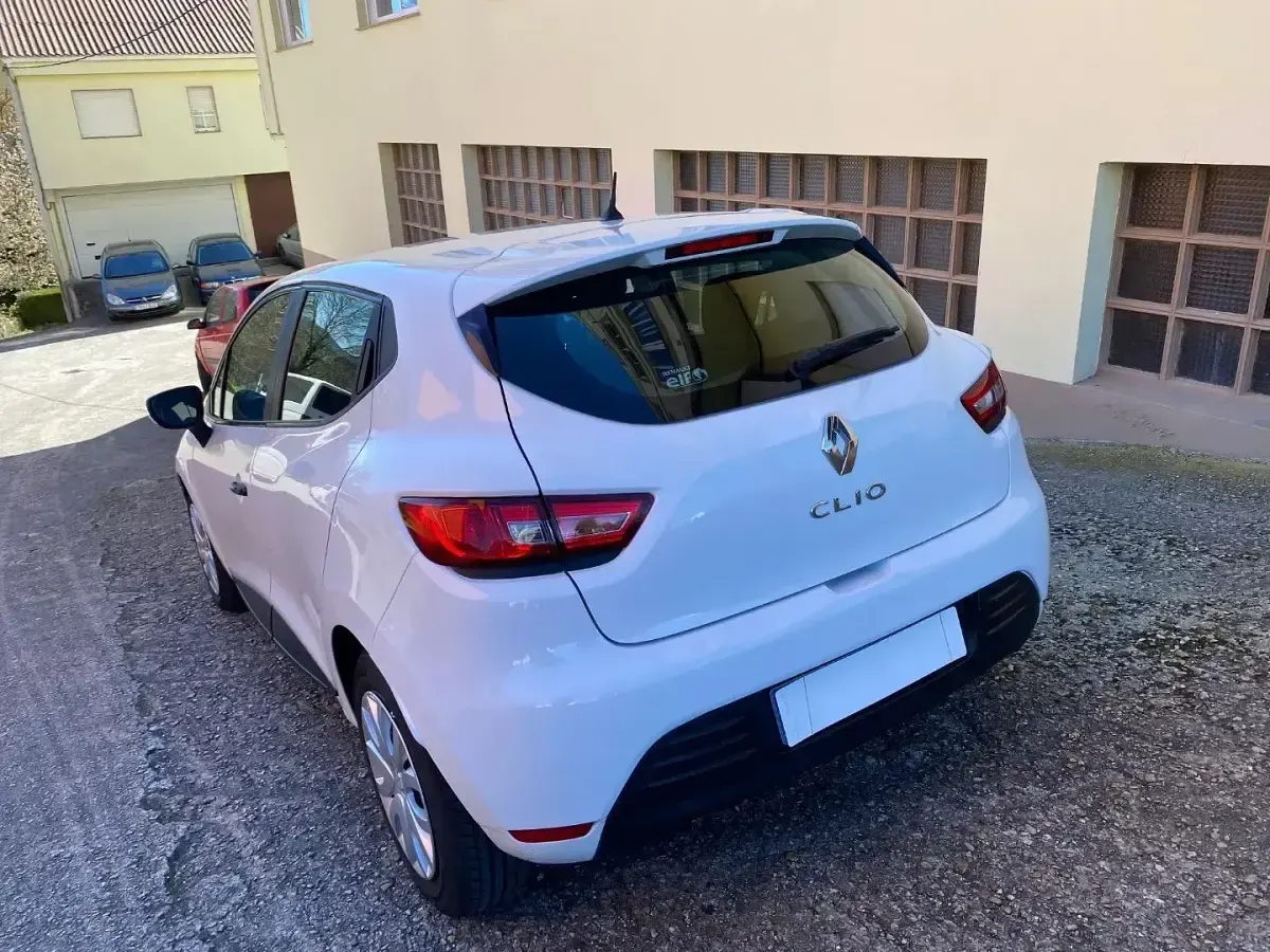 Usado Renault Clio IV Business 75 HP (55 kW) 2018 Branco Sedan