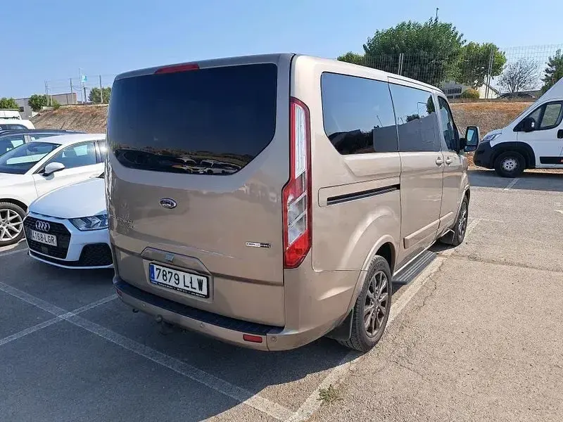 Usado Ford Tourneo Custom Titanium X 185 CV (136 kW) 2021 Gris / plata Van