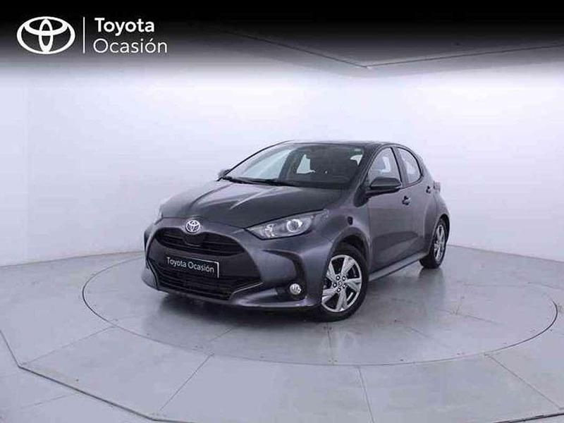 Gris Usado 2024 Toyota Yaris Hybrid Active Utilitario | 19.350 € (Precio justo) - Imagen 1/3