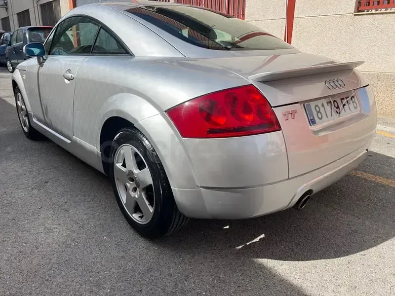 Usado Audi TT Roadster 180 CV (132 kW) 2001 Gris / plata Descapotable