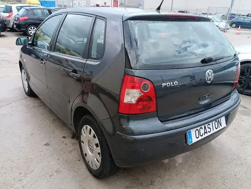 Usado VW Polo Advance 70 CV (51 kW) 2005 Negro Utilitario