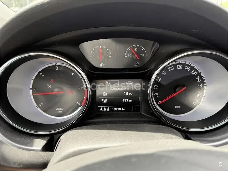 Usado Opel Astra Selective 110 CV (80 kW) 2016 Beige Familiar
