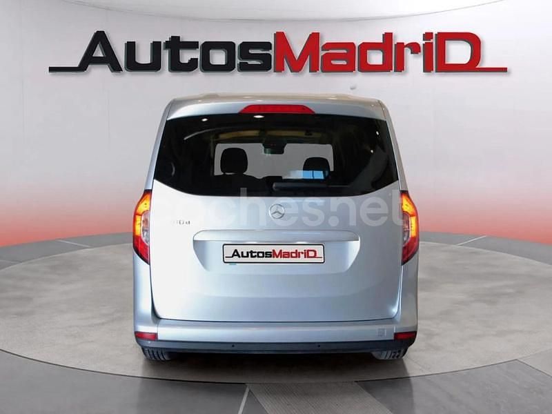 Usado Mercedes T180 116 CV (85 kW) 2023 Gris / plata Monovolumen