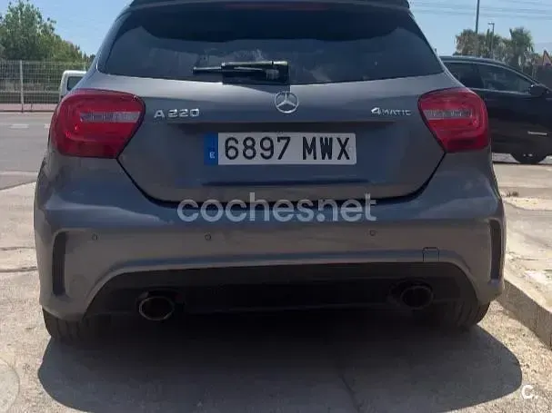 Usado Mercedes A250 AMG line 211 CV (155 kW) 2015 Gris / plata Utilitario