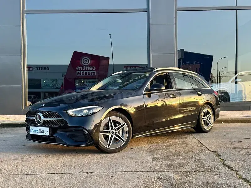 Usado Mercedes C220 200 CV (147 kW) 2021 Negro Familiar
