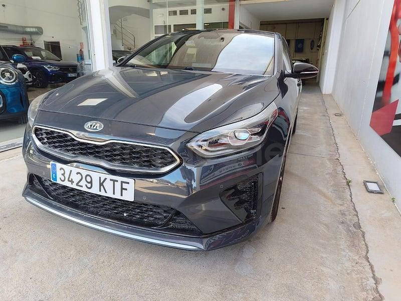Usado Kia ProCeed GT-Line 120 CV (88 kW) 2019 Gris / plata Familiar