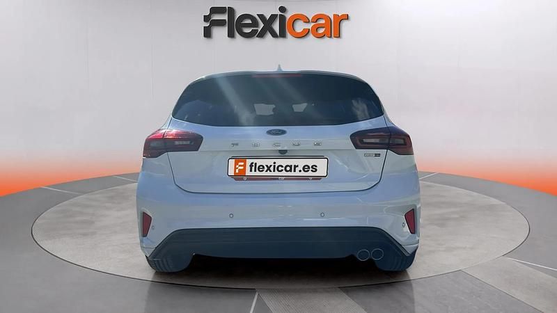 Używany Ford Focus Active 125 KM (91 kW) 2022 Biały Sedan/Limuzyna