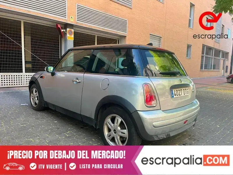Usado Mini ONE 90 CV (66 kW) 2005 Gris / plata Utilitario