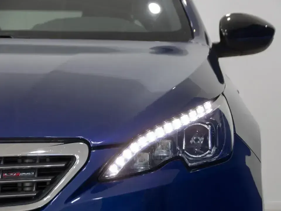 Usado Peugeot 308 GT-line 130 CV (95 kW) 2017 Azul Berlina