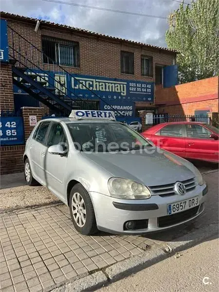 Usado VW Golf IV Highline 140 CV (102 kW) 2006 Gris / plata Berlina