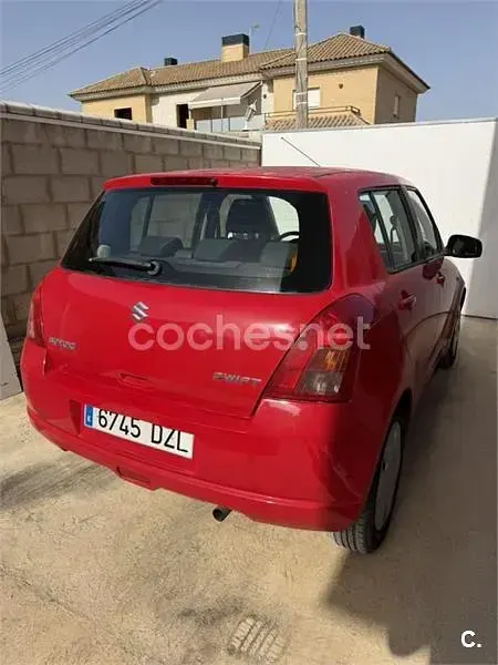 Usado Suzuki Swift GL 92 CV (67 kW) 2006 Rojo Utilitario