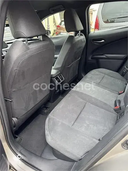 Usado Lexus UX Business Edition 184 CV (135 kW) 2022 Beige SUV