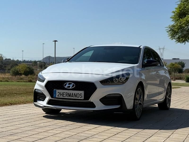 Blanco Usado 2019 Hyundai Elantra Berlina | 17.500 € (Precio justo) - Imagen 1/4