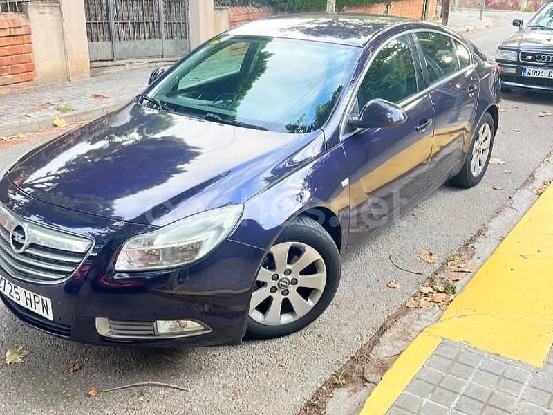 Usado Opel Insignia Selective 130 CV (95 kW) 2012 Violeta / lila Berlina