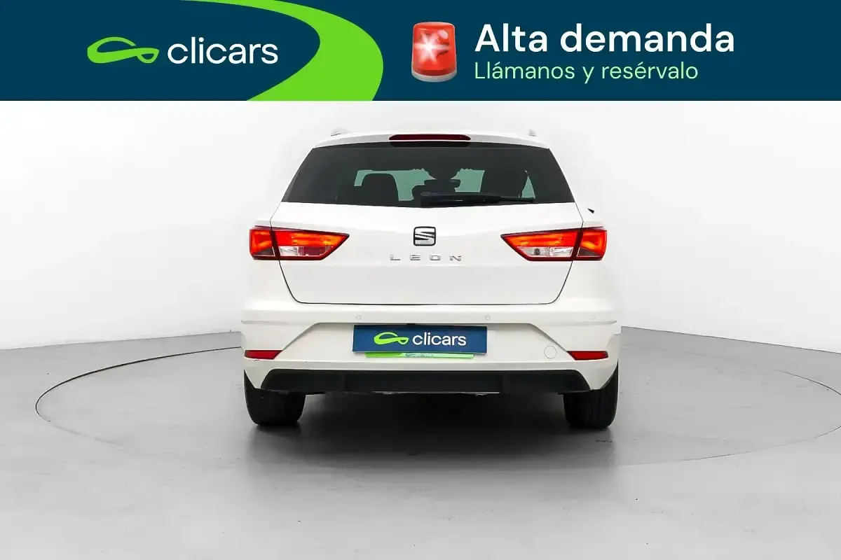 Usado Seat Leon Style 115 CV (84 kW) 2019 Blanco Familiar