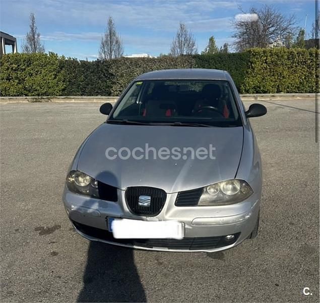 Usado Seat Ibiza Reference 100 CV (73 kW) 2004 Gris / plata Utilitario