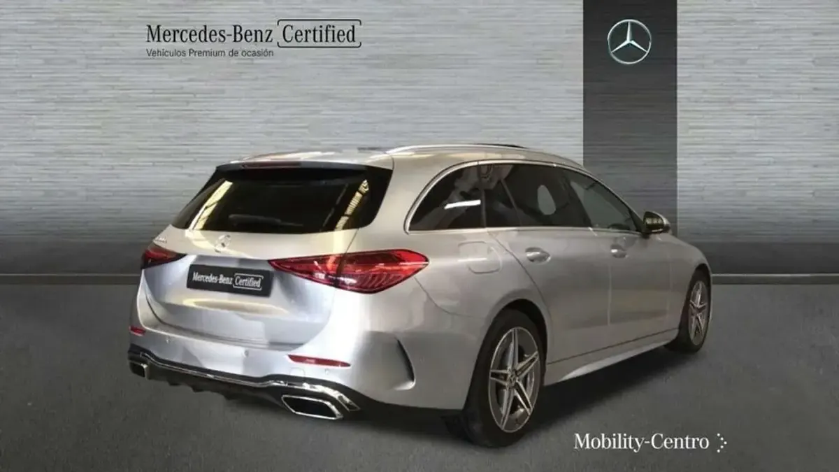 Usado Mercedes C300e 315 CV (231 kW) 2024 Plateado Familiar