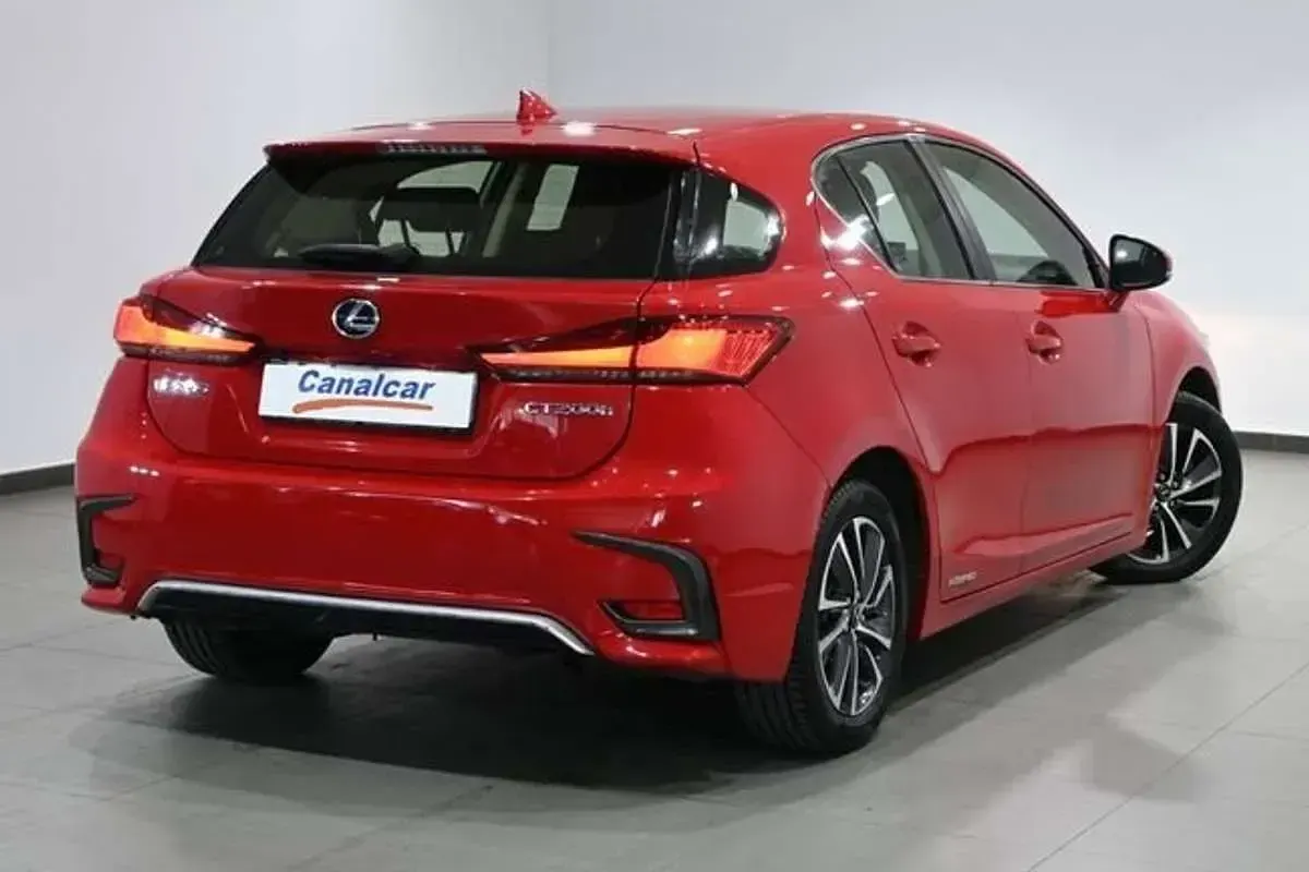 Usado Lexus CT200h Business Edition 82 CV (60 kW) 2018 Rojo Berlina