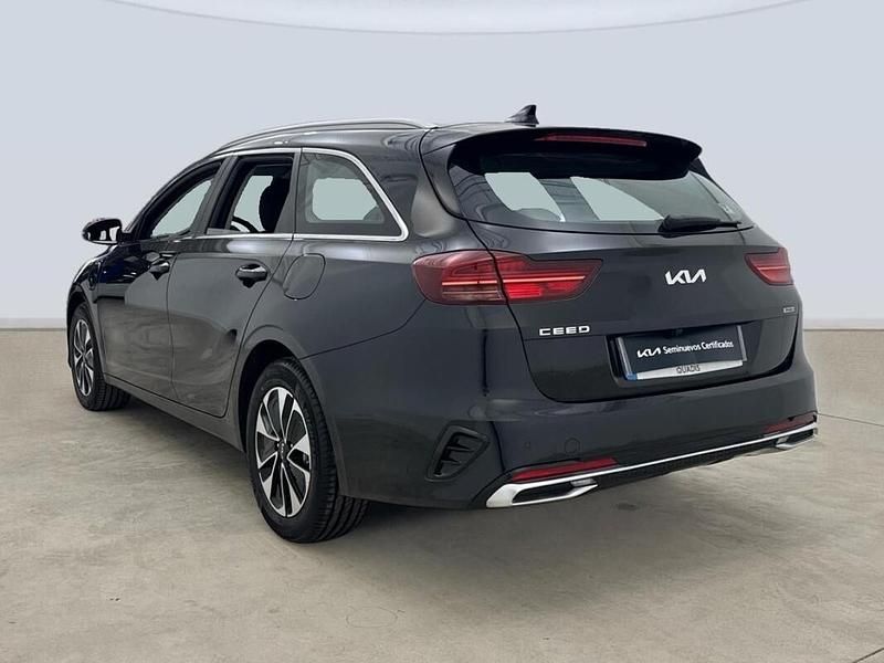 Usado Kia Ceed 141 CV (103 kW) 2024 Negro Utilitario