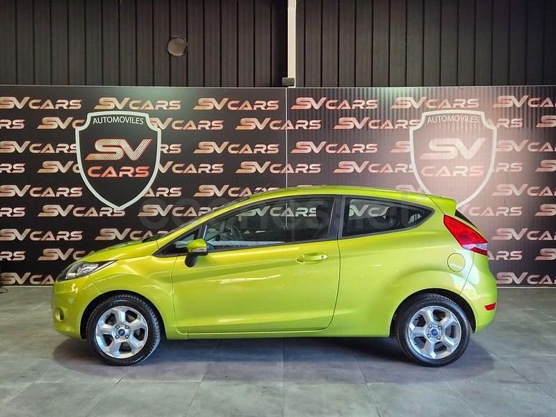 Usado Ford Fiesta Trend 68 CV (50 kW) 2009 Verde Utilitario