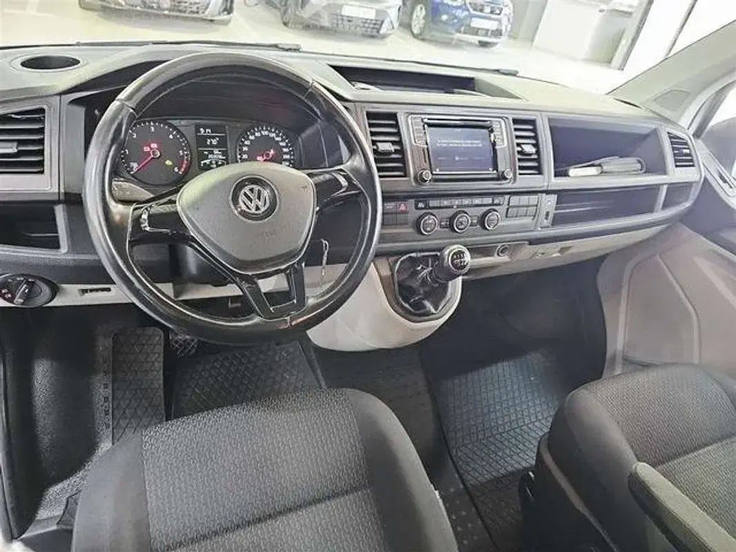 Usado VW Caravelle Trendline 150 CV (110 kW) 2017 Gris Van