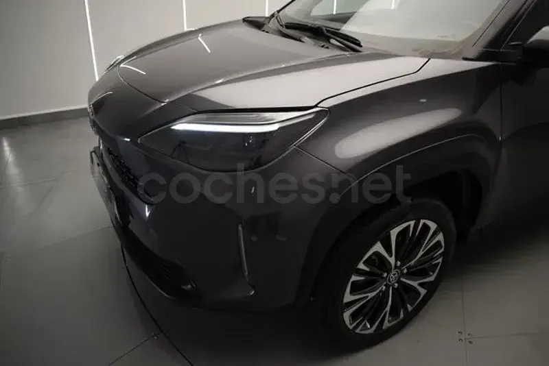 Usado Toyota Yaris Cross Style 116 CV (85 kW) 2022 Gris / plata SUV