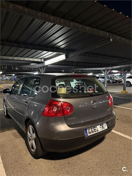 Usado VW Golf V Sportline 115 CV (84 kW) 2007 Gris / plata Berlina