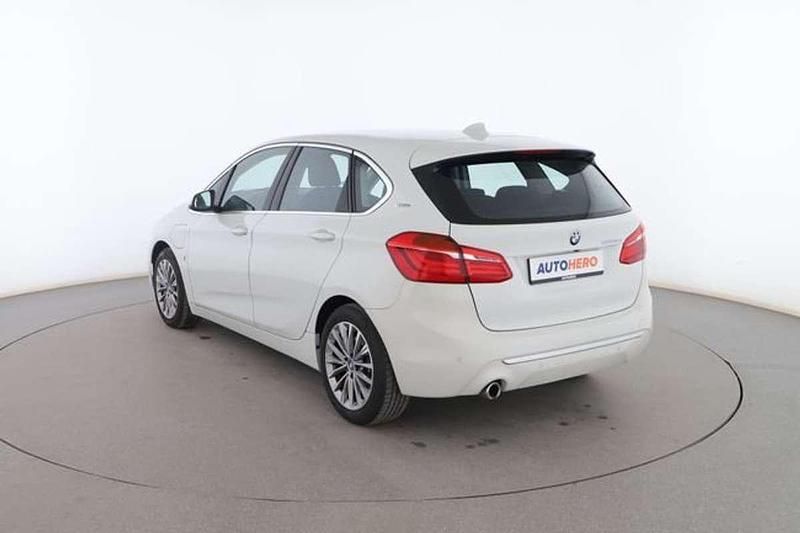 Usado BMW 225 Active Tourer iPerformance 224 CV (164 kW) 2018 Blanco Monovolumen