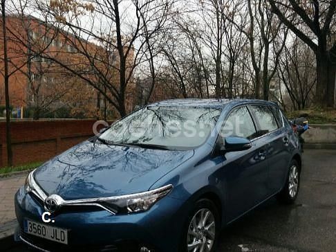 Usado Toyota Auris Active 112 CV (82 kW) 2016 Azul Berlina